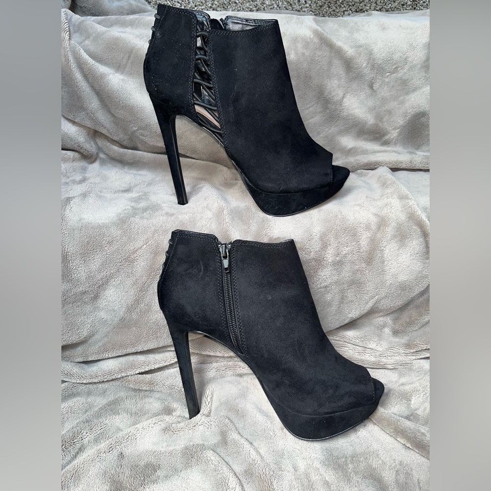 Heels - Picture 2 of 6